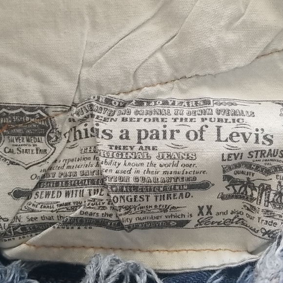 Levis high waisted jean shorts - Picture 12 of 12